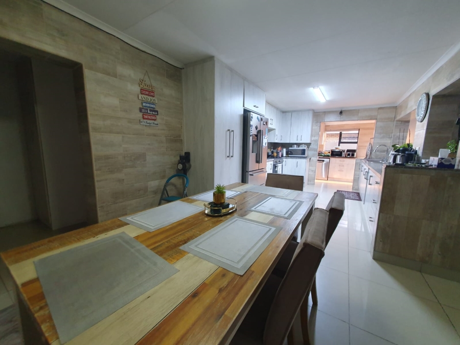 4 Bedroom Property for Sale in Sunair Park Gauteng