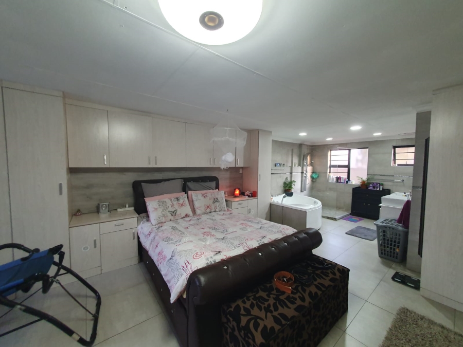 4 Bedroom Property for Sale in Sunair Park Gauteng