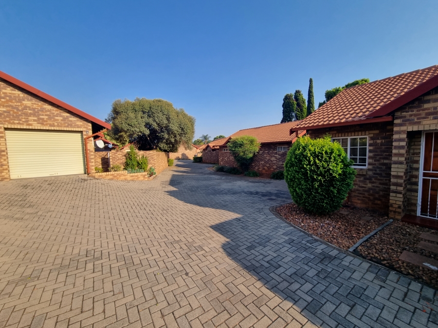 2 Bedroom Property for Sale in Meyerspark Gauteng