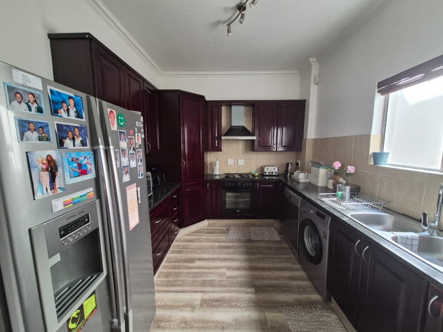To Let 3 Bedroom Property for Rent in Greenstone Hill Gauteng