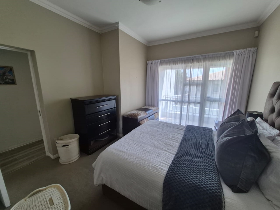 To Let 3 Bedroom Property for Rent in Greenstone Hill Gauteng