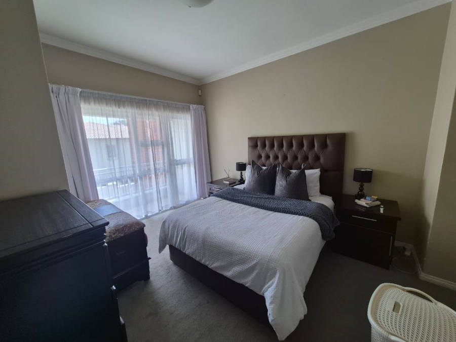 To Let 3 Bedroom Property for Rent in Greenstone Hill Gauteng