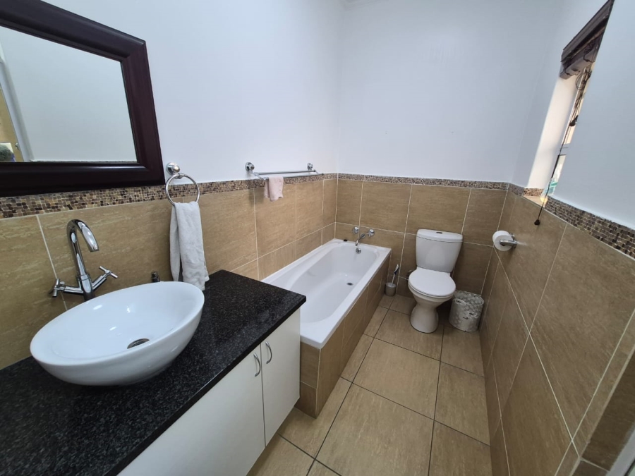 To Let 3 Bedroom Property for Rent in Greenstone Hill Gauteng