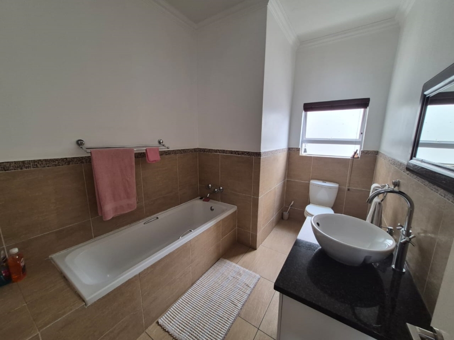 To Let 3 Bedroom Property for Rent in Greenstone Hill Gauteng