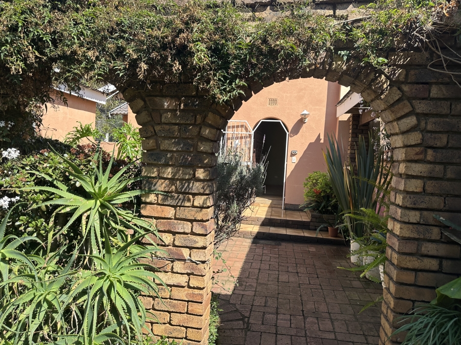 5 Bedroom Property for Sale in Simmerfield Gauteng