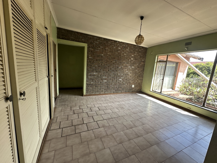 5 Bedroom Property for Sale in Simmerfield Gauteng