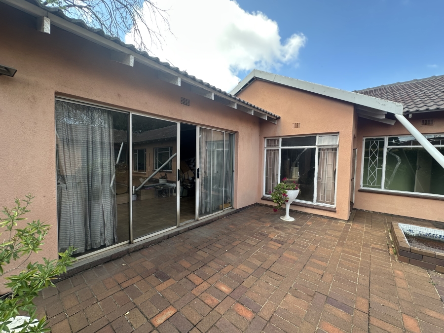 5 Bedroom Property for Sale in Simmerfield Gauteng