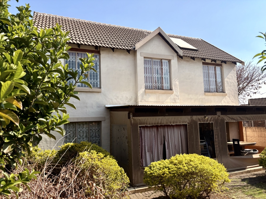 3 Bedroom Property for Sale in Willow Park Manor Gauteng