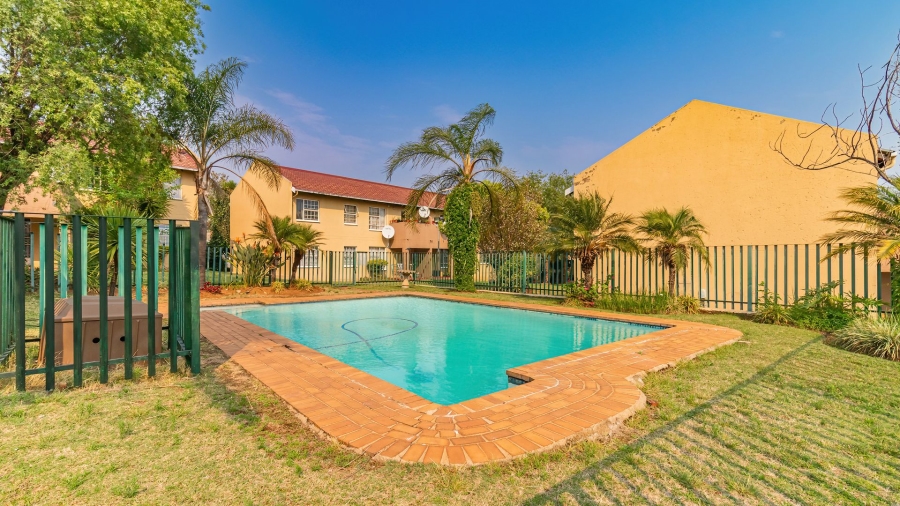 2 Bedroom Property for Sale in Vorna Valley Gauteng