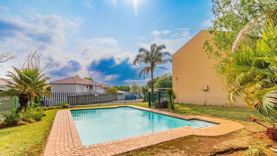 2 Bedroom Property for Sale in Vorna Valley Gauteng