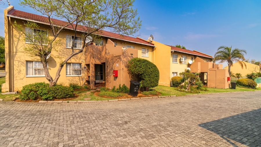 2 Bedroom Property for Sale in Vorna Valley Gauteng