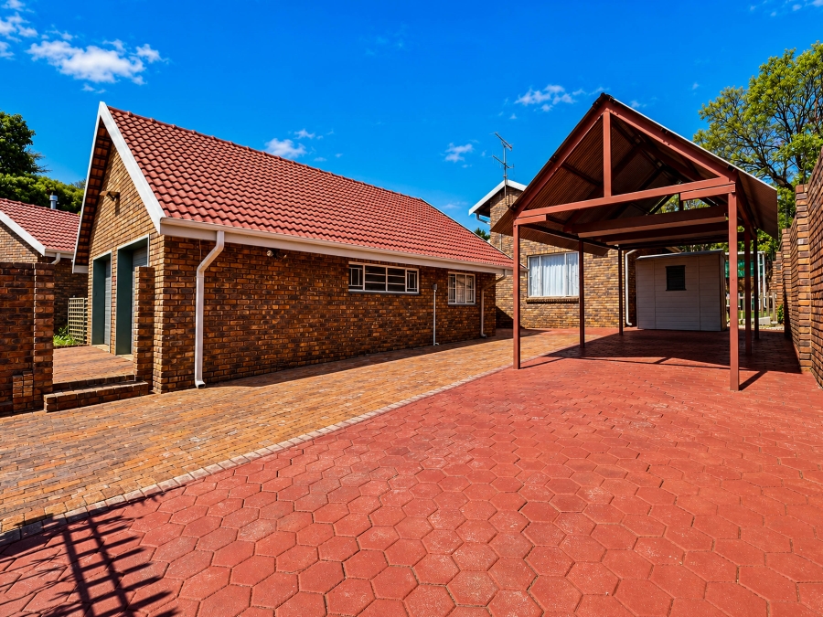 4 Bedroom Property for Sale in Wierda Park Gauteng