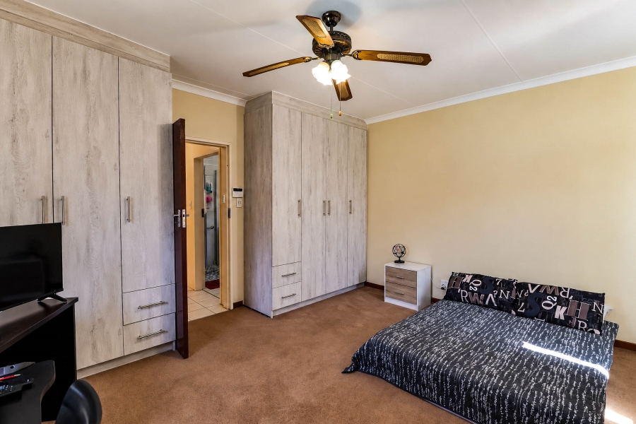 4 Bedroom Property for Sale in Wierda Park Gauteng