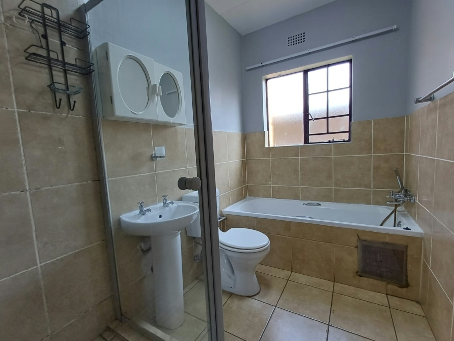 2 Bedroom Property for Sale in Sonneveld Gauteng