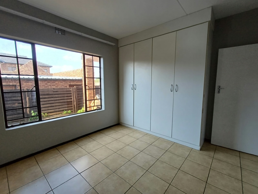 2 Bedroom Property for Sale in Sonneveld Gauteng