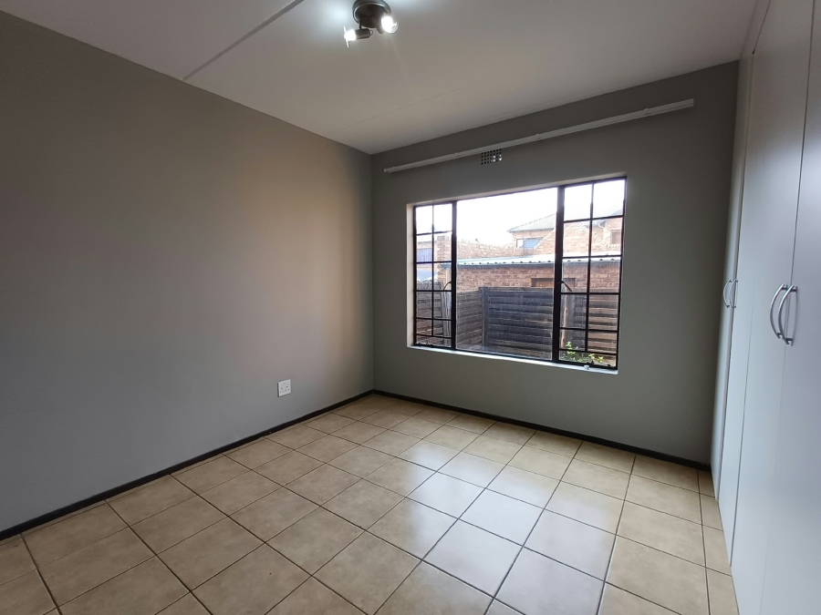 2 Bedroom Property for Sale in Sonneveld Gauteng