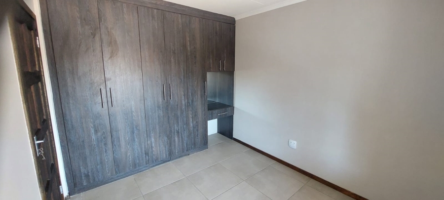 To Let 1 Bedroom Property for Rent in Kenleaf Gauteng
