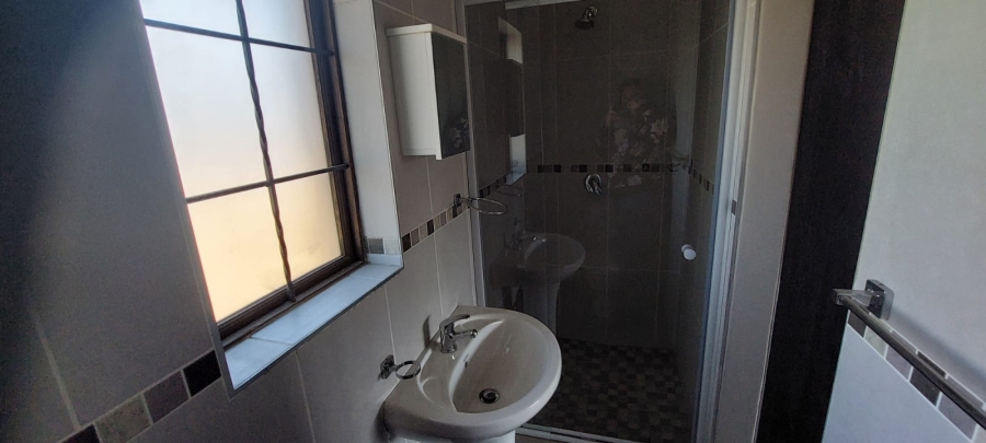 To Let 1 Bedroom Property for Rent in Kenleaf Gauteng