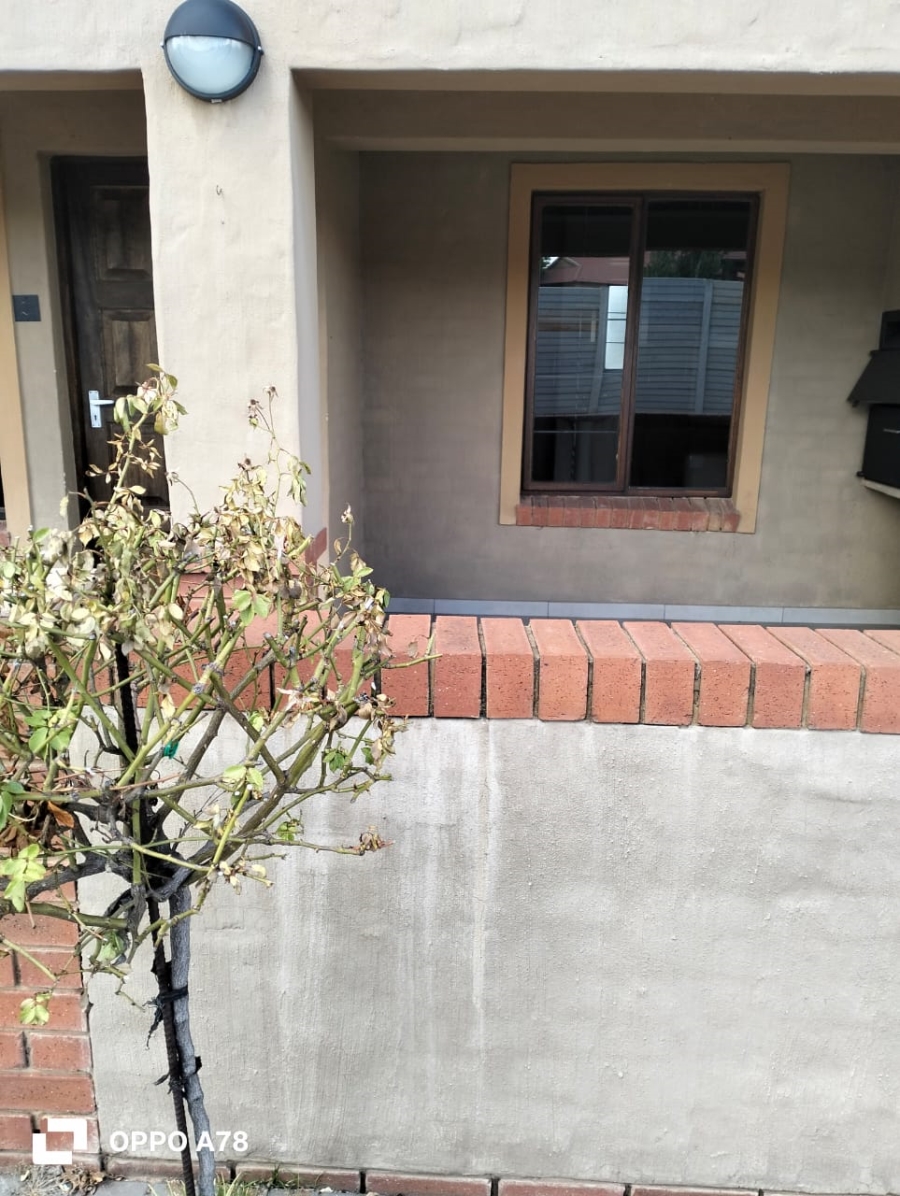 To Let 1 Bedroom Property for Rent in Kenleaf Gauteng