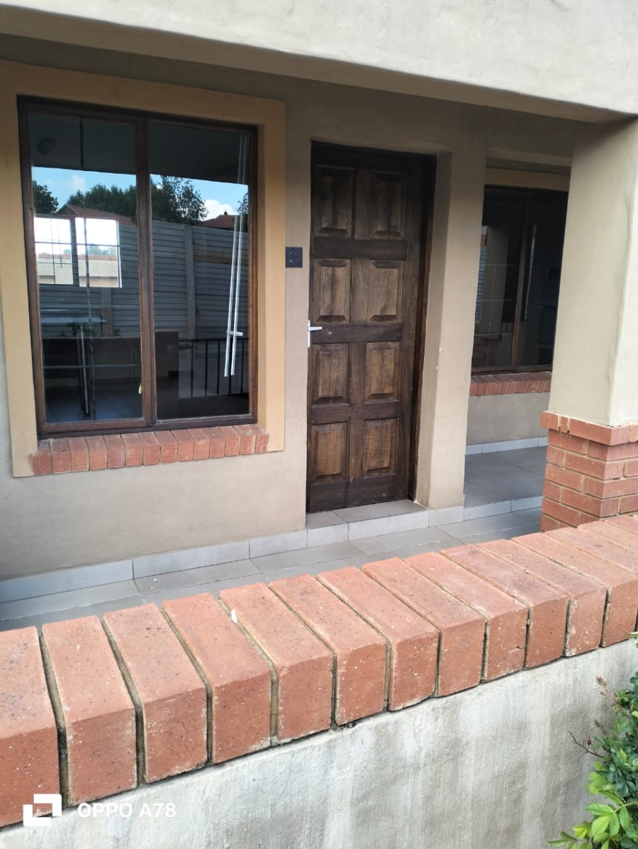 To Let 1 Bedroom Property for Rent in Kenleaf Gauteng