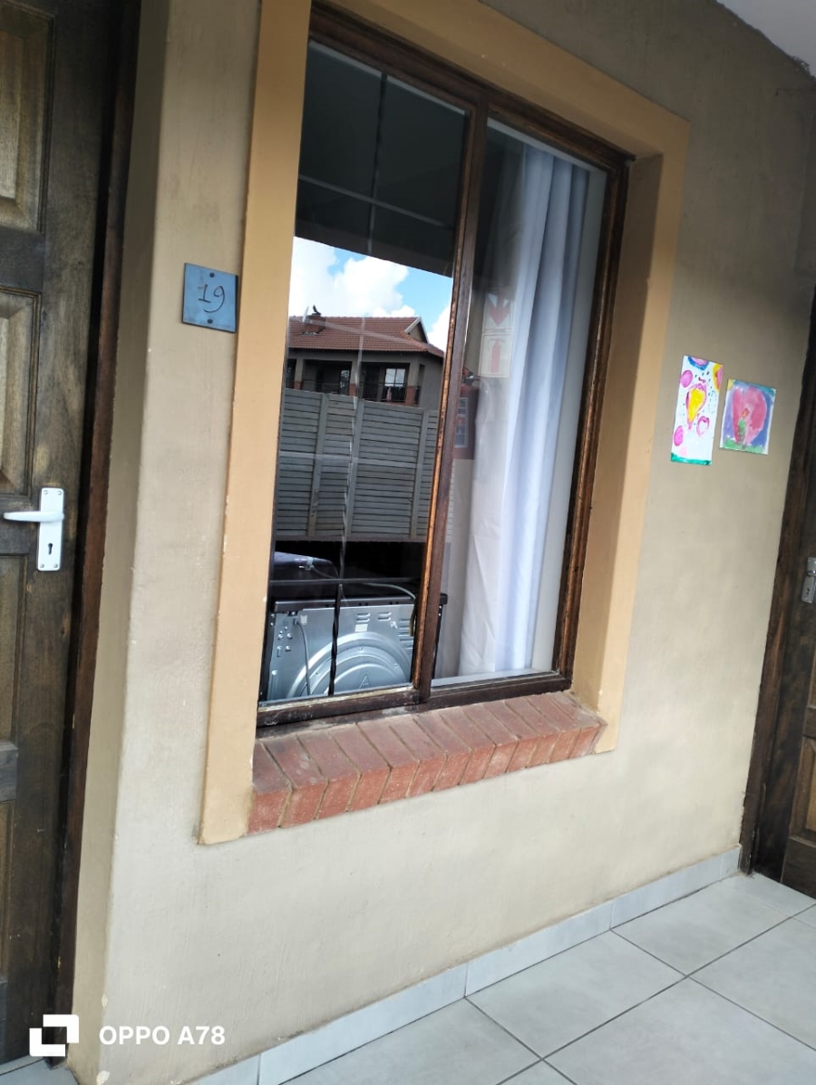 To Let 1 Bedroom Property for Rent in Kenleaf Gauteng