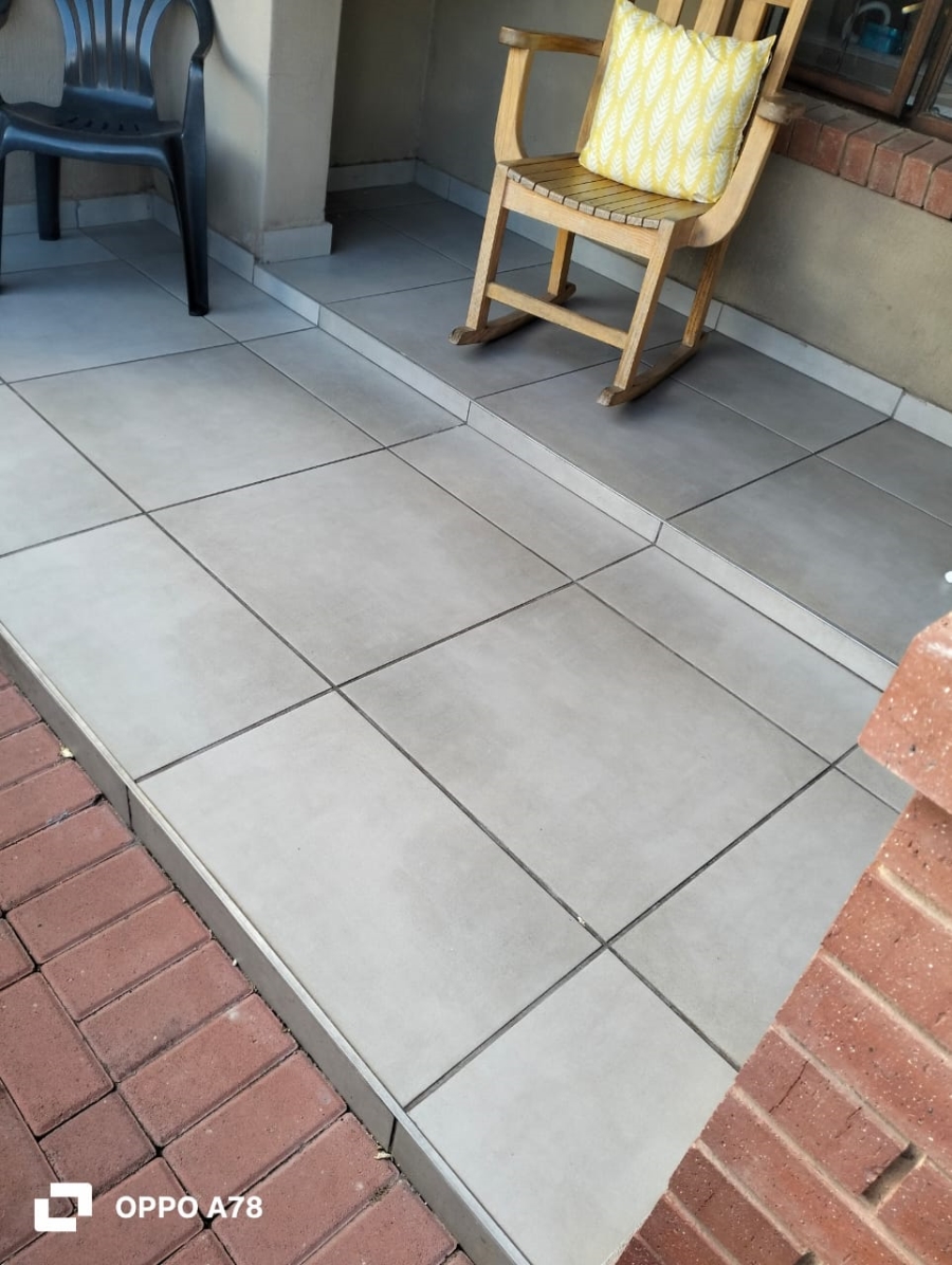 To Let 1 Bedroom Property for Rent in Kenleaf Gauteng