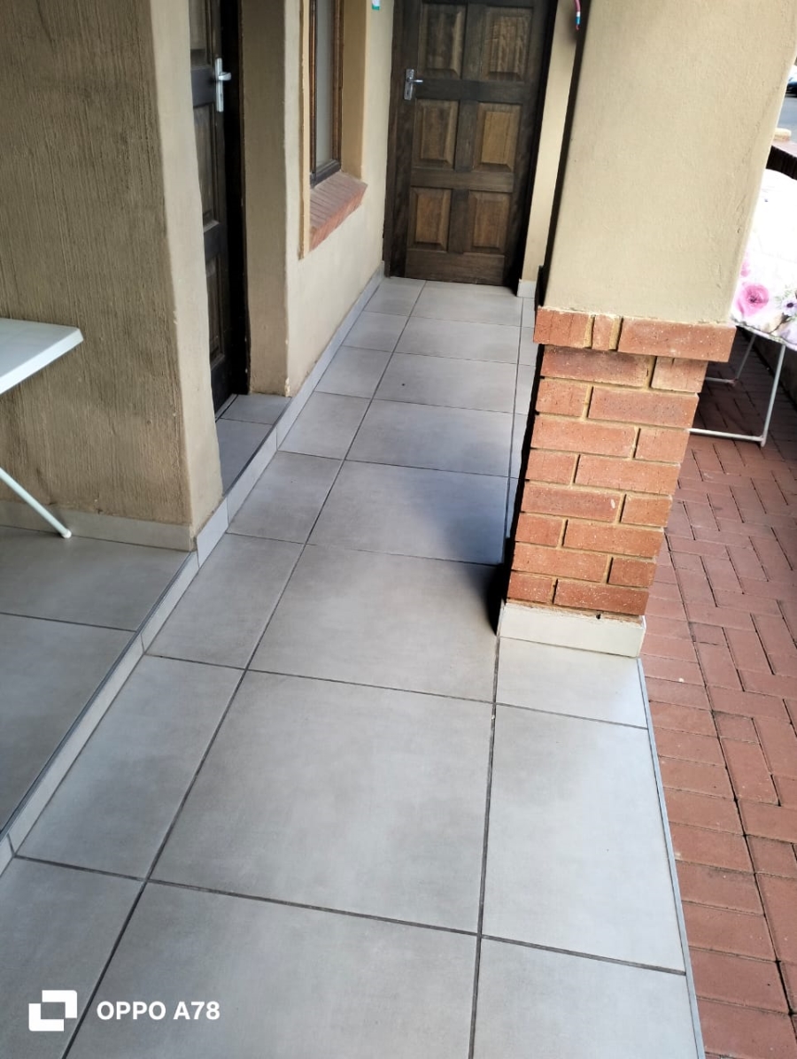 To Let 1 Bedroom Property for Rent in Kenleaf Gauteng