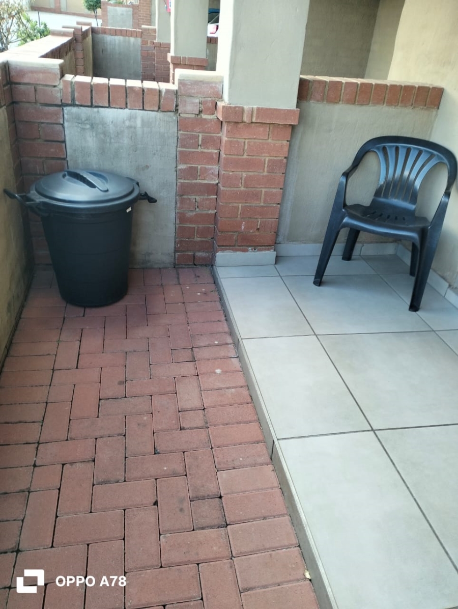 To Let 1 Bedroom Property for Rent in Kenleaf Gauteng