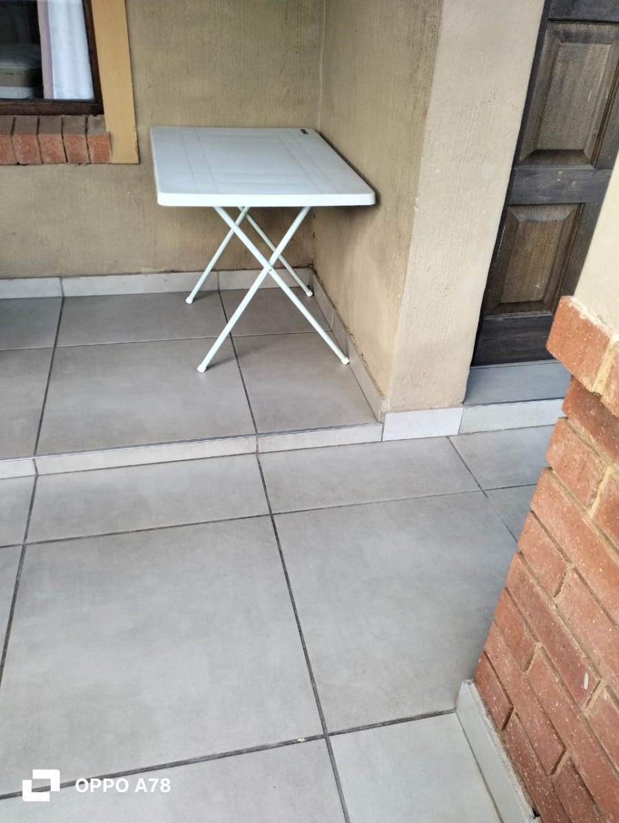 To Let 1 Bedroom Property for Rent in Kenleaf Gauteng