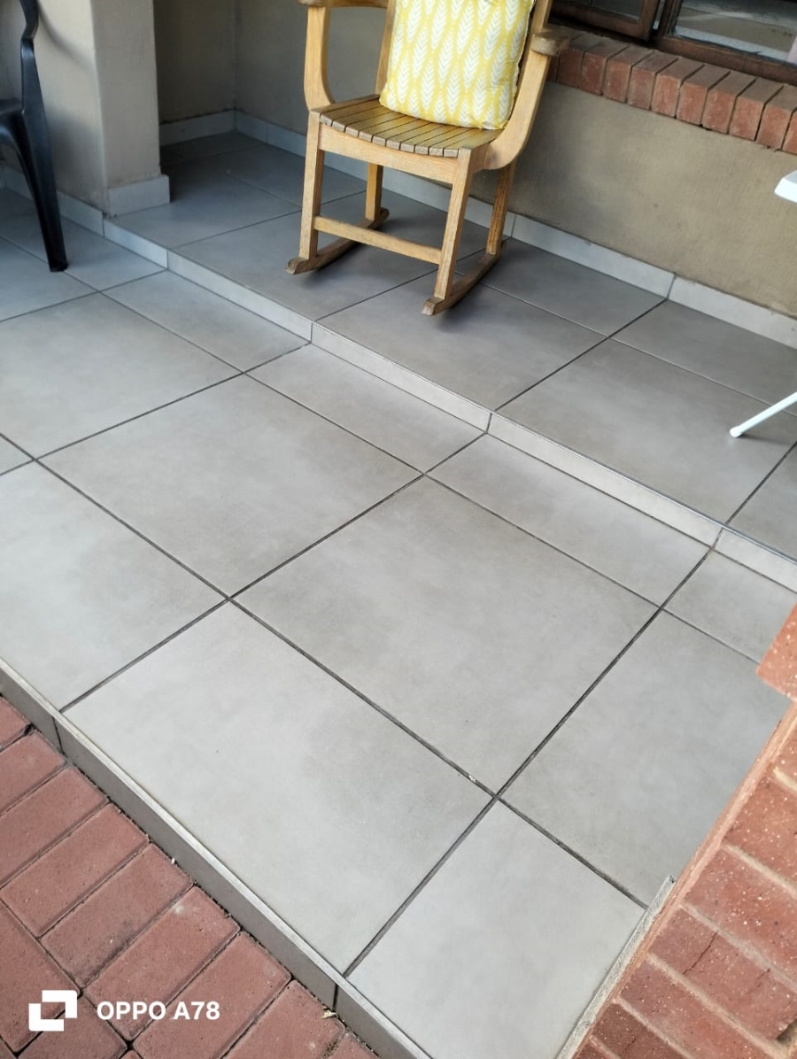 To Let 1 Bedroom Property for Rent in Kenleaf Gauteng