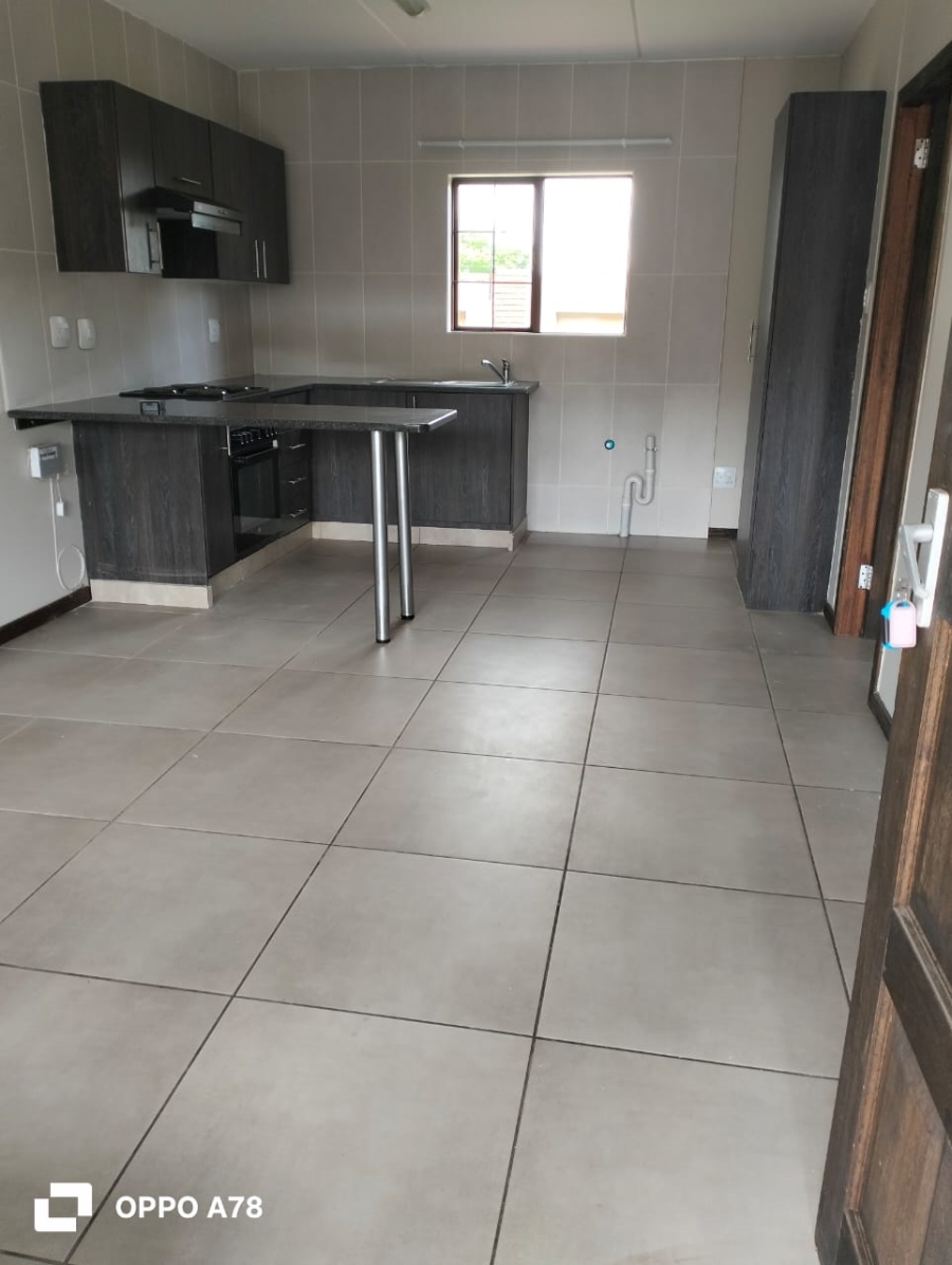 To Let 1 Bedroom Property for Rent in Kenleaf Gauteng