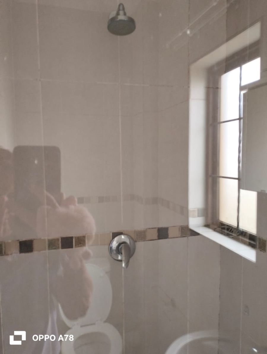 To Let 1 Bedroom Property for Rent in Kenleaf Gauteng