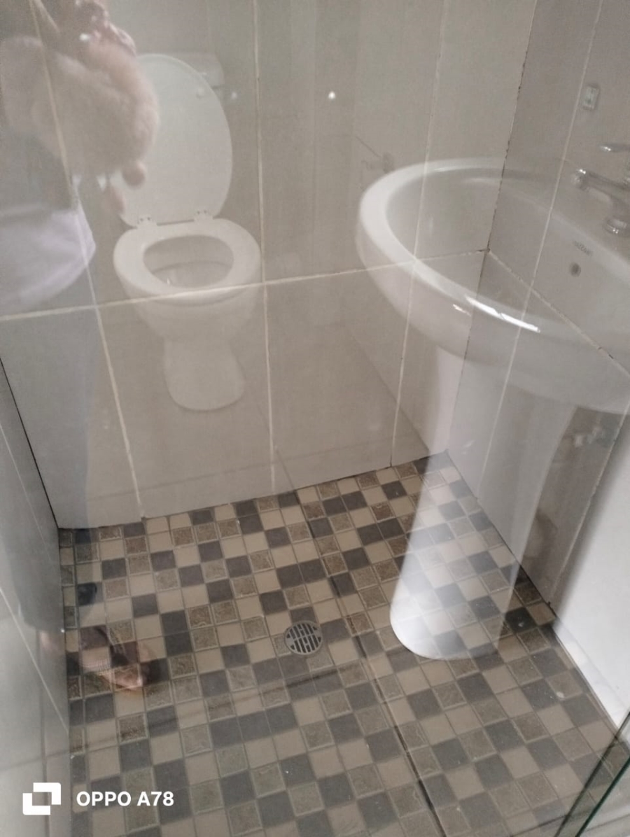 To Let 1 Bedroom Property for Rent in Kenleaf Gauteng