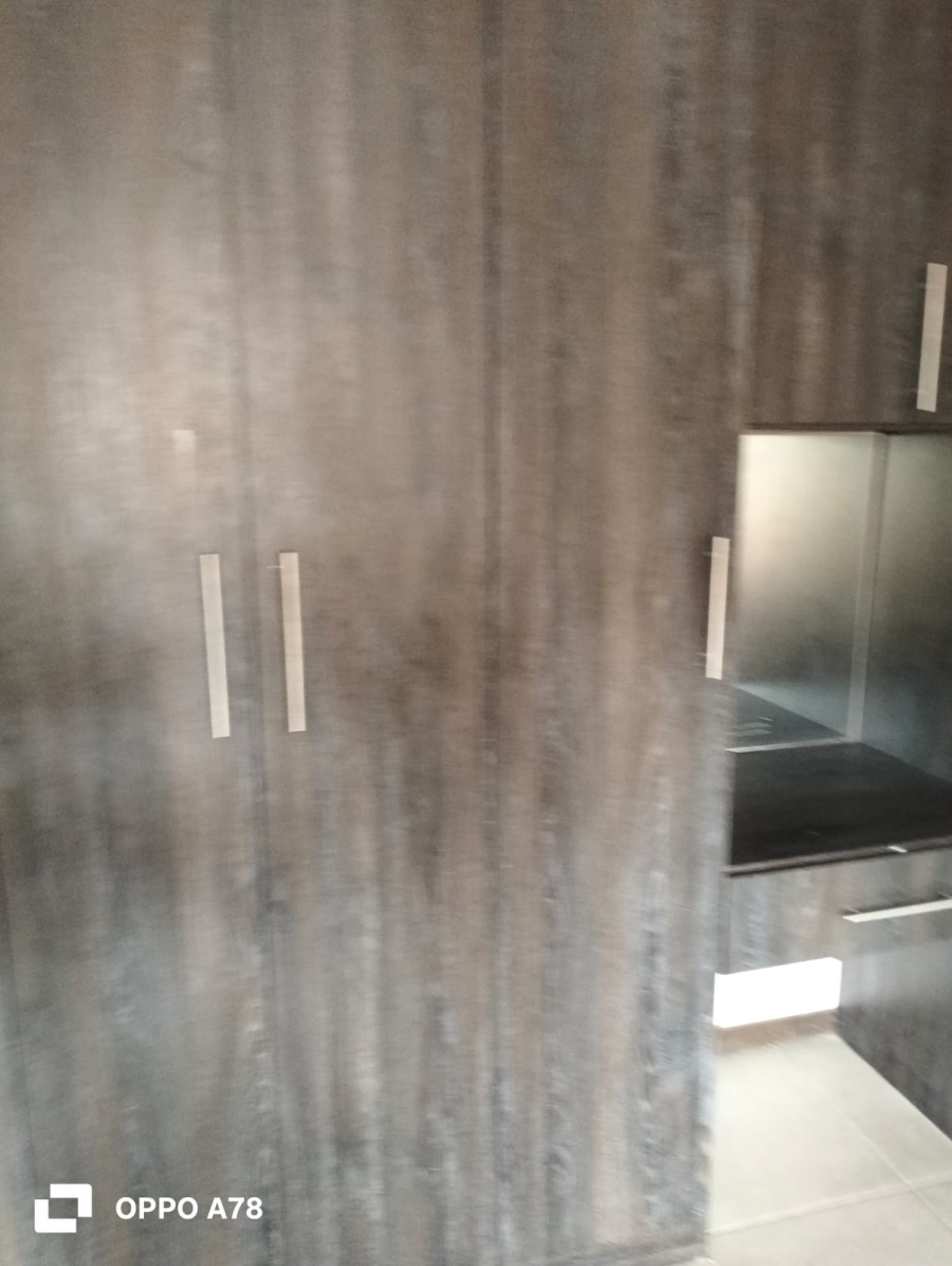 To Let 1 Bedroom Property for Rent in Kenleaf Gauteng