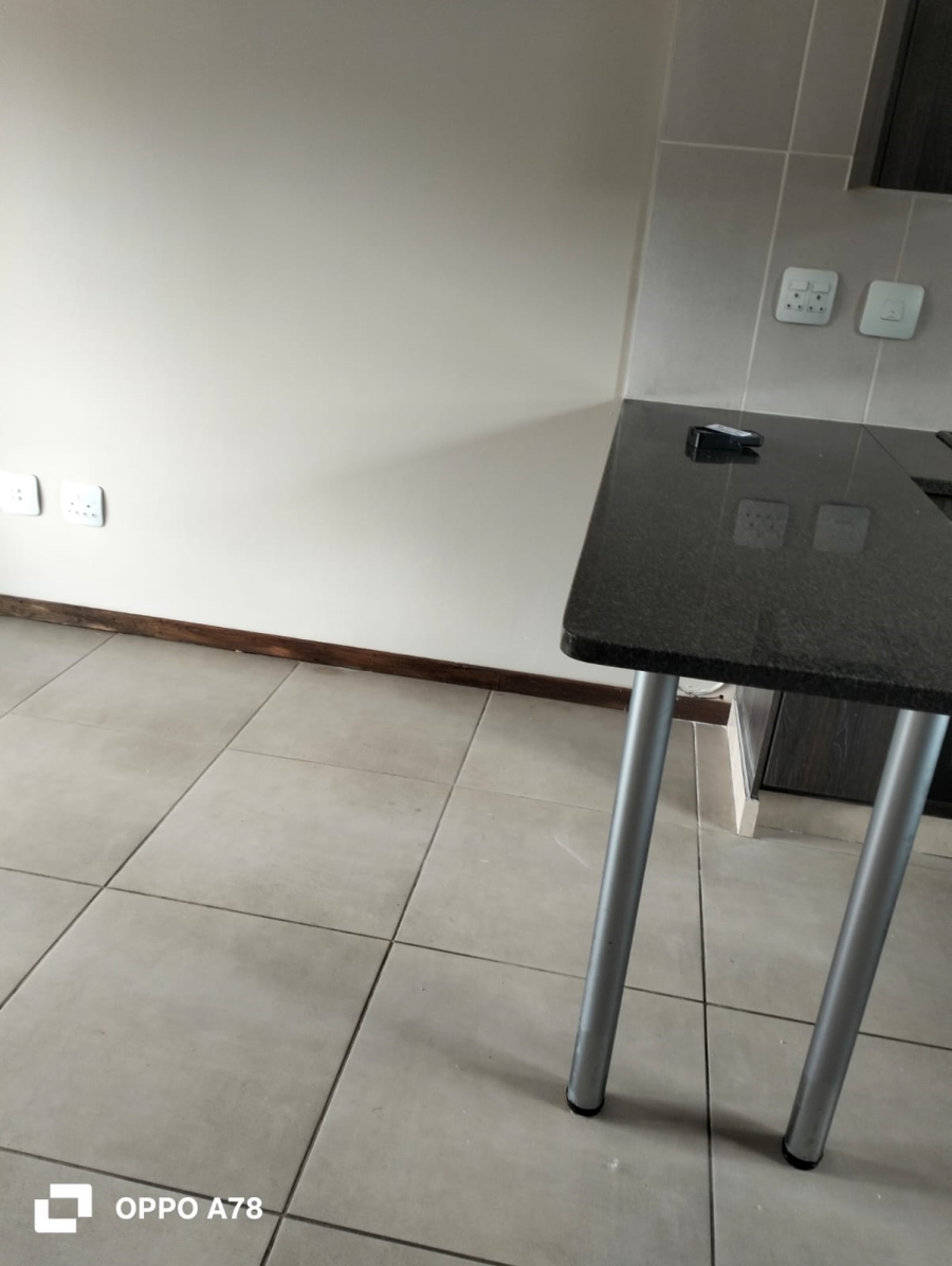 To Let 1 Bedroom Property for Rent in Kenleaf Gauteng