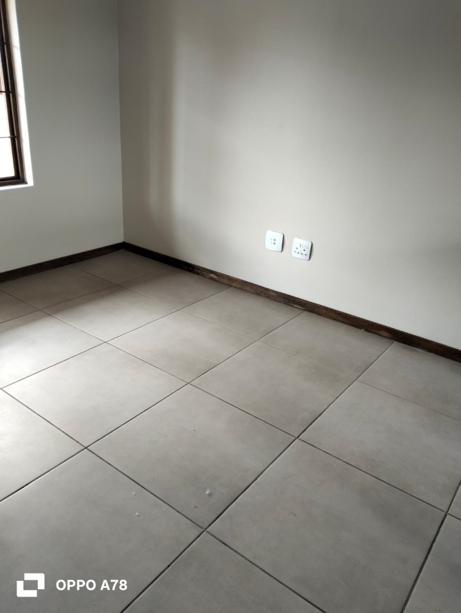To Let 1 Bedroom Property for Rent in Kenleaf Gauteng