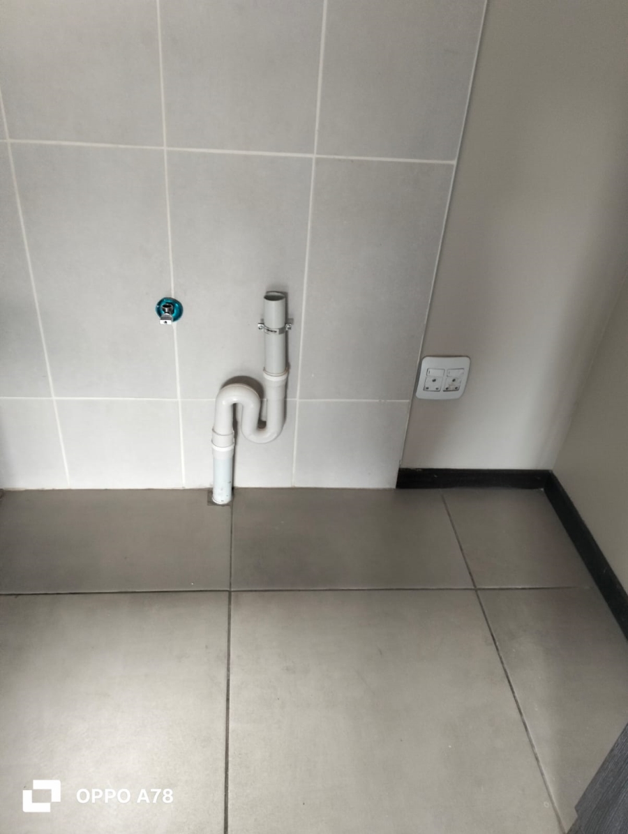 To Let 1 Bedroom Property for Rent in Kenleaf Gauteng