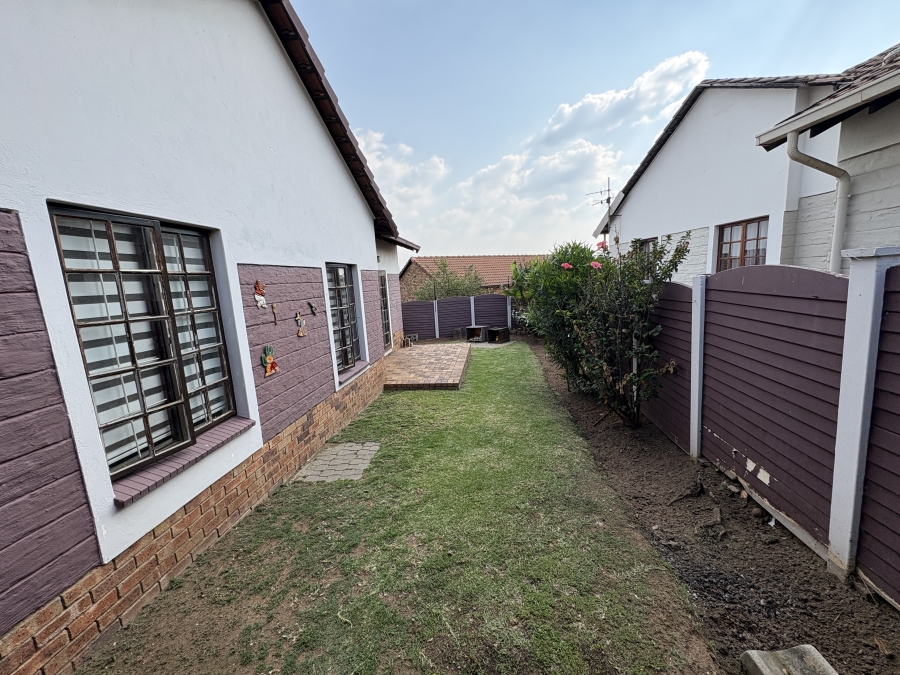 To Let 3 Bedroom Property for Rent in Halfway Gardens Gauteng