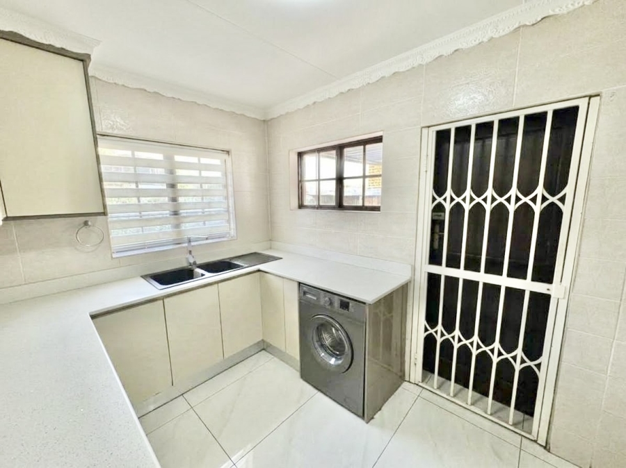 To Let 3 Bedroom Property for Rent in Halfway Gardens Gauteng