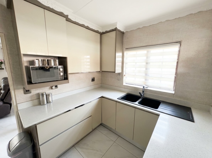 To Let 3 Bedroom Property for Rent in Halfway Gardens Gauteng