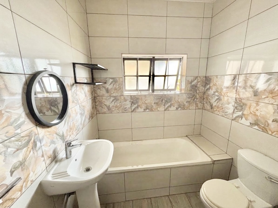 To Let 3 Bedroom Property for Rent in Halfway Gardens Gauteng