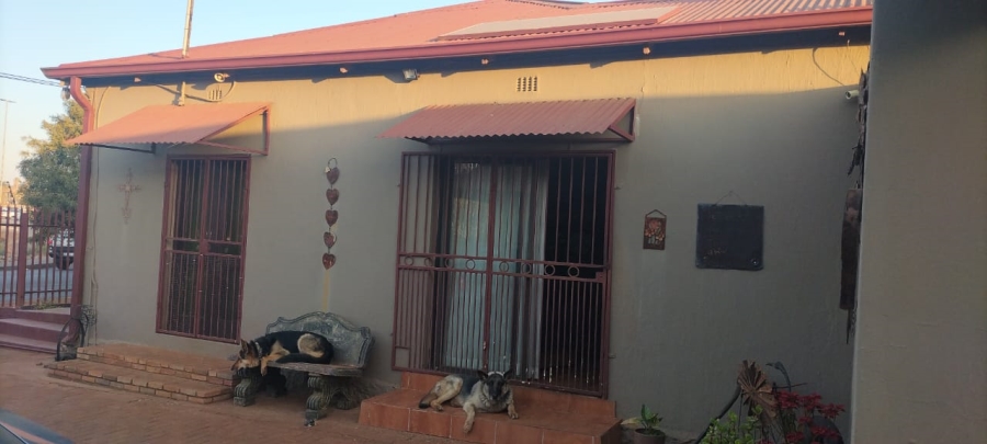 To Let 3 Bedroom Property for Rent in Randgate Gauteng