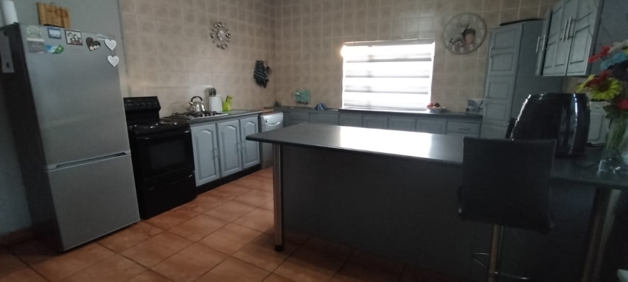 To Let 3 Bedroom Property for Rent in Randgate Gauteng