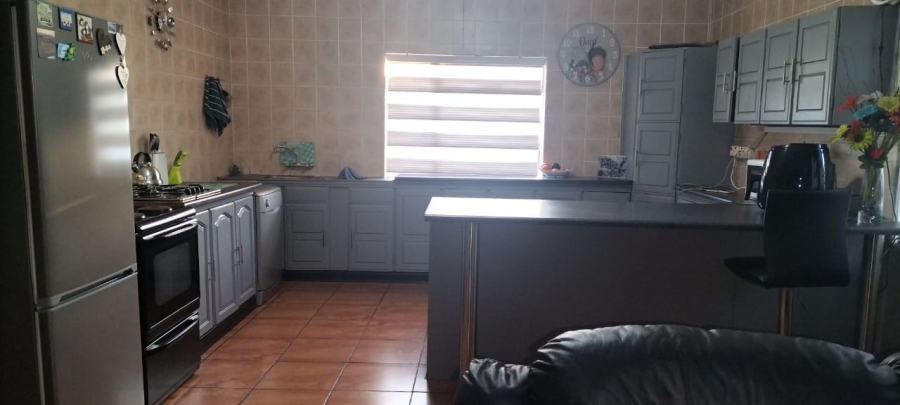 To Let 3 Bedroom Property for Rent in Randgate Gauteng