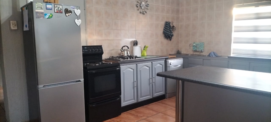 To Let 3 Bedroom Property for Rent in Randgate Gauteng