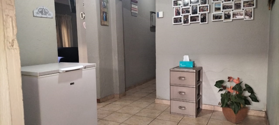 To Let 3 Bedroom Property for Rent in Randgate Gauteng