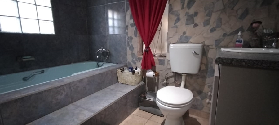 To Let 3 Bedroom Property for Rent in Randgate Gauteng