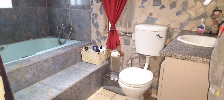 To Let 3 Bedroom Property for Rent in Randgate Gauteng