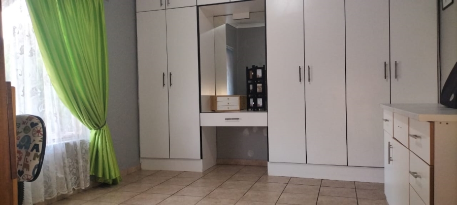 To Let 3 Bedroom Property for Rent in Randgate Gauteng