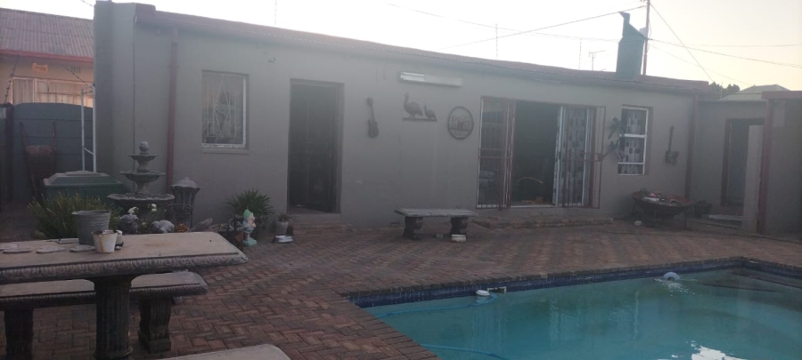 To Let 3 Bedroom Property for Rent in Randgate Gauteng